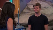 L-R: Phoebe Thunderman (Kira Kosarin), Max Thunderman (Jack Griffo)