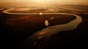 DOK Sonntag: Brahmaputra – Der grosse Fluss vom Himalaya (3/3) Mäandernder Brahmaputra im Küstendelta   Copyright: SRF/ORF