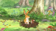 Nachdem kleiner brauner Hase und die kleine Feldmaus ihr Nest gebaut haben, stellen sie fest, dass es ein wenig zu kratzig ist.