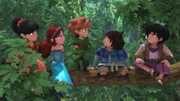 Robin (2.v.r.) und seine Freunde überlegen, wie sie den Fallensteller ausfindig machen können.