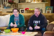 Chale Witt (Ryan Cartwright, l.), Kyle Gable (Gary Valentine)