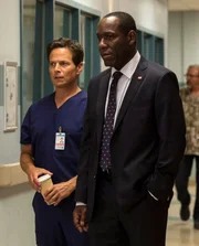 Dr. Scott Clemmens (Scott Wolf l.) und Dr. Julian Cummings (James McDaniel)