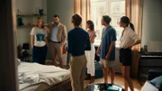 Die WG beschließt, dass das neue Zimmer ein Wohnzimmer wird.