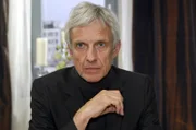 Robert (Mathieu Carrière) hat eine Entscheidung getroffen.