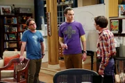 Wollen sich ihren ausgefallenen Einfällen widmen: Howard (Simon Helberg, r.), Leonard (Johnny Galecki, l.), Sheldon (Jim Parsons, M.) und Raj ...