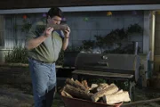 Im Glauben, endlich das Originalrezept für Rinderbrust von Meemaw in den Händen zu halten, macht sich George (Lance Barber) gleich an die Arbeit. Doch das Ergebnis ist anders als erhofft ...