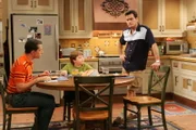 Krisengespräch: Alan (Jon Cryer, l.), Jake (Angus T. Jones, M.) und Charlie (Charlie Sheen, r.) ...