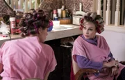 Mary (Zoe Perry, l.) und Meemaw (Annie Potts, r.) geraten aneinander, als Mary erkennt, dass ihre Mutter Missy alles machen lässt, was sie will - ganz egal, ob es für das junge Mädchen viel zu gefährlich ist ...
