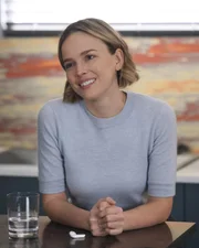 Maggie Bloom (Allison Miller)