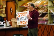 Arthur (Judd Hirsch) muss Stellung zu einem ganz anderen Thema beziehen.