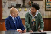 Franco (Jermaine Fowler, r.) bittet, mit Arthur ein paar Freizeitaktivitäten zu unternehmen, willigt dieser sofort ein. Ganz ohne Hintergedanken?