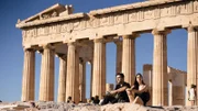 Alba und Raúl besuchen den Parthenon, bevor sie ihre Wanderung in Griechenland beginnen.