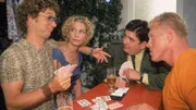 Atze, Viktor und Harry wollen Skat spielen, doch Biene macht sich Sorgen, dass ihre Mutter Hildegard sich einsam fühlen könnte...