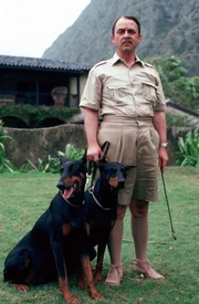 Seine beiden Dobermänner Zeus und Apollo sind Jonathan Higgins' (John Hillerman) ganzer Stolz ...