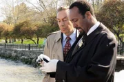 Detective Lennie Briscoe (Jerry Orbach, l.) und Detective Ed Green (Jesse L. Martin)