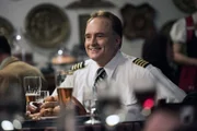 Roger Peralta (Bradley Whitford)