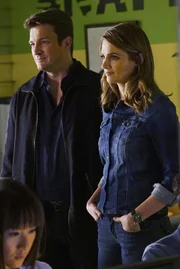Ein neuer Fall beschäftigt Castle (Nathan Fillion, l.) und Beckett (Stana Katic, r.) ...