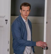 Evan 'Buck' Buckley (Oliver Stark)