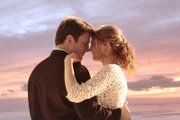 Die Ereignisse in einem alternativen Universum bringen Castle (Nathan Fillion, l.) und Beckett (Stana Katic, r.) dazu, endlich vor den Traualtar zu treten ...