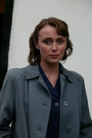 Keeley Hawes (Phillipa Haymes).