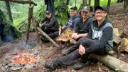 Die Gebrüder Heim haben ihr Camp im Wald zu einem halben Dörfchen ausgebaut. v.l.: Fabio, Michael, Silvan und Patrick Heim