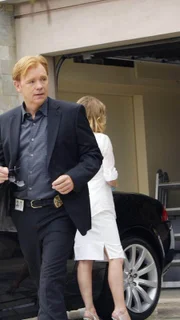 Horatio Caine (David Caruso) und Amanda Collins (Cheryl Ladd, re.)