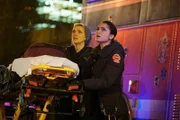 Sylvie Brett (Kara Killmer, l.) und Gabriela Dawson (Monica Raymund)