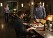 (v.l.n.r.) Mary Winchester (Samantha Smith); Dean Winchester (Jensen Ackles); Jack (Alexander Calvert)