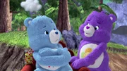Brummbärchi ärgert sich über Harmoniebärchi. Sie will, dass er sofort ein Bühnenbild für ihre neue Show baut.