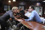 Gordon Ramsey (l.) versucht, den beiden Besitzern des "Spanish Pavillion" klarzumachen, dass sie zusammenarbeiten müssen, wenn ihr Restaurant Erfolg haben soll ...