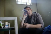 Der inhaftierte Steffen Raisser (Martin Feifel) kontaktiert seinen Bruder Thorben und bespricht mit ihm seinen Plan, um Rache an Semir und Ben zu nehmen...