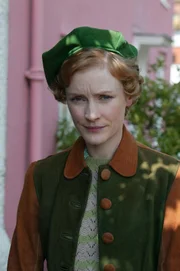 Claire Skinner (Amy Murgatroyd).
