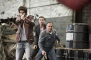 Ben (Tom Beck, l.) und Semir (Erdogan Atalay, r.) versuchen Ingo (Oliver Bootz) aus den Fängen der Gangster zu befreien...