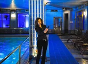 In der Wohnung des Opfers stürmt plötzlich ein Mann aus dem Wandschrank. Detective Stella Bonasera (Melina Kanakaredes) nimmt die riskante Verfolgung auf.