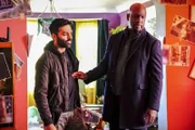 Tariq (Jake Matthews, l.); Detective Cavanaugh (Richard T. Jones, r.)