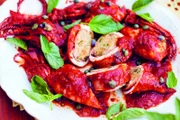 Jamie kocht Italien Folge 1 Tintenfisch mit Kapern-Salsa  Copyright: SRF/David Loftus