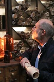 Harald Lesch beim Dreh am Filmset: ÑViele Entdeckungen in der Geschichte sind vergessen wordenì.