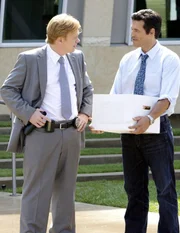 Rückblick (2007): Jesse Cardoza (Eddie Cibrian, re.) gratuliert Horatio (David Caruso) zu seiner neuen Spezialeinheit, die dieser ab sofort leiten soll.  +++