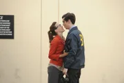 Daisy Wick (Carla Gallo) und Sweets (John Francis Daley)
