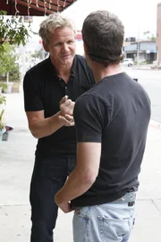 Gordon Ramsay (l.)