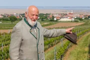 Sepp Forcher mit Blick auf Rust.