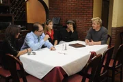 Im Krisengespräch mit den Besitzern des "Spanish Pavillion": Gordon Ramsey (r.) ...