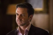 Auch Dr. Fredrick Chilton (Raúl Esparza) hat den Anschlag überlebt und er plant nun, Will als Köder für Hannibal einzusetzen ...
