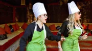 Die Geissens ganz emotional: Carmen ist den Tränen nah. In der Wüste Marokkos erlebt sie einen perfekten Moment mit ihrer Familie. In der Hauptstadt Casablancas kommt es hingegen zum Kochduell - Robert und Shania gegen Carmen und Davina.