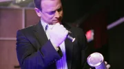 Detective Mac Taylor (Gary Sinise) entdeckt eine Büchse mit grüner Paintbrush-Farbe. Ist das die Tatwaffe?