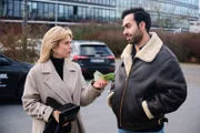Patrizia (Miriam Lahnstein) versucht zu verhindern, in Baris' (Metehan Demiröz) Schuld zu stehen.