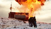 Kein Internet und Mobilfunk mehr in Tasilaaq: Miki Jacobsen als Nakinngi, Angunnguaq Larsen als Enok Lynge, Julie Ella Eigaard als Aaja Lynge