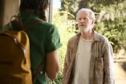 Rio (Lake Bell, l.); Rudy (Ed Begley jr., r.)