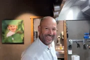 Auf der Suche nach dem richtigen Wein für sein Bœuf Bourguignon begibt sich Küchenchef Thomas Collomb auf einen Roadtrip durch die Weinberge des Burgunds.