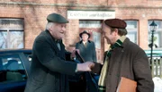 Onkel Krischan (Hans Kahlert, li.) , Bürgermeister Schönbiehl (Günter Kütemeyer, Mitte) und Kuno (Sven walser, re.) auf dem Weg in den Dorfkrug.
